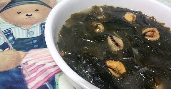 진한국물 부드러운 홍합미역국 맛있게 끓이는 법