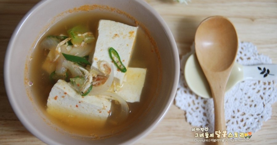 얼큰하게 끓인 두부찌개 얼큰하게 끓인 두부찌개 
