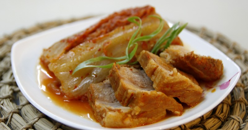 통삼겹김치찜