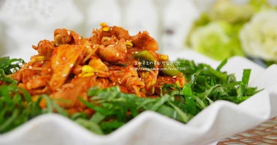 콩나물 제육볶음 매콤하고 아삭하게 즐기는 콩불 맛있어요.