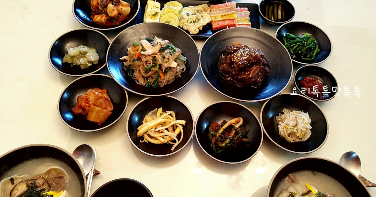 소고기 육수로 끓인 색도 맛도 좋은 오색떡만두국 소고기 육수로 끓인 색도 맛도 좋은오색떡만두국