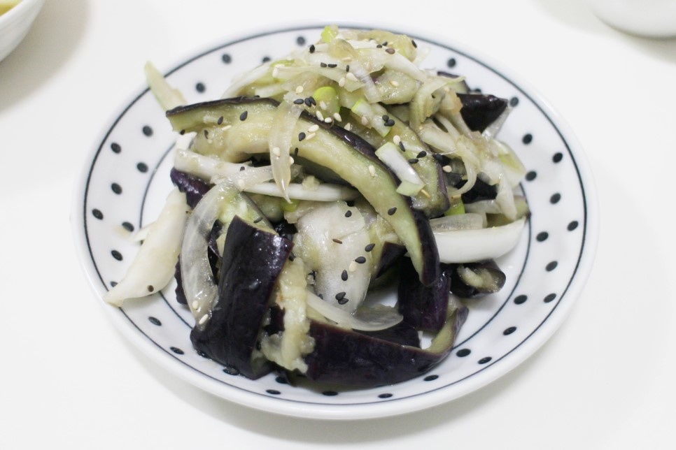 Very simple 'seasoned eggplant' using a microwave