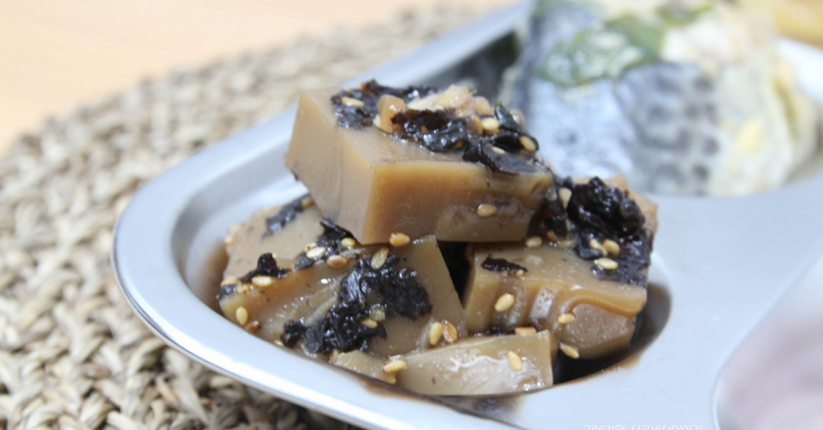 아이들 매일반찬 도토리묵김무침 잘 먹네요.