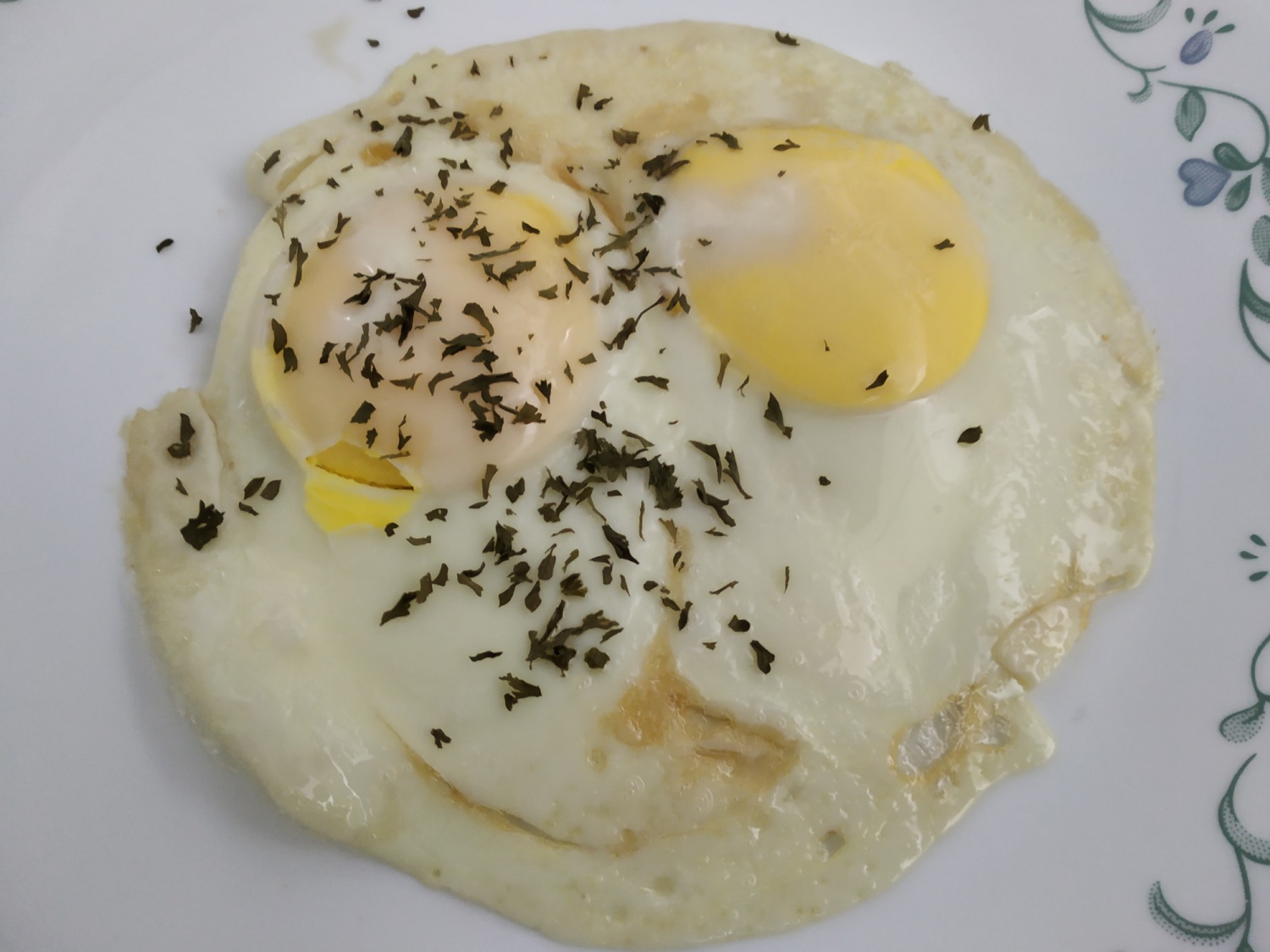 Fried eggs in a rice cooker