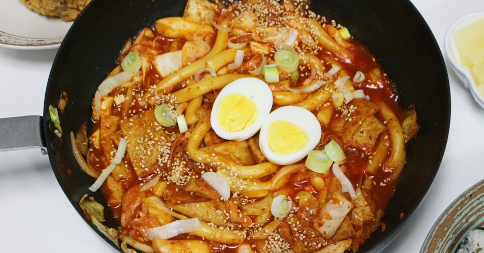 빨간 떡볶이 맛있게 만들기- 찍어 먹기 좋은 꾸덕한 국물 내는 방법