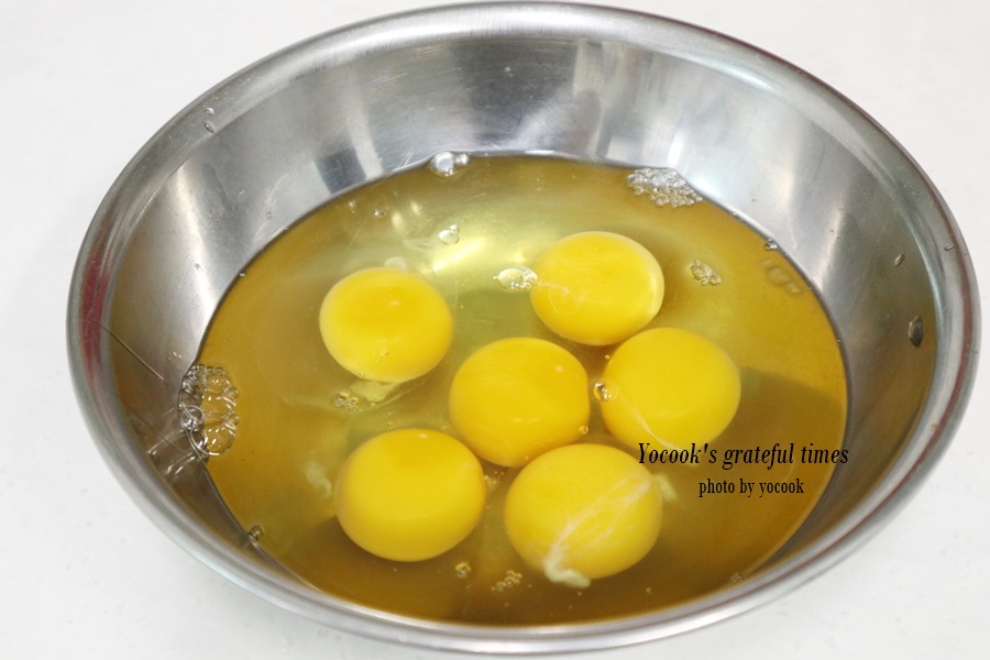 Huevos duros con cáscara en microondas - Divina Cocina