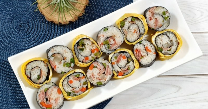 Picnic Time – Korean Style with Kimbap and Egg Roll Ups