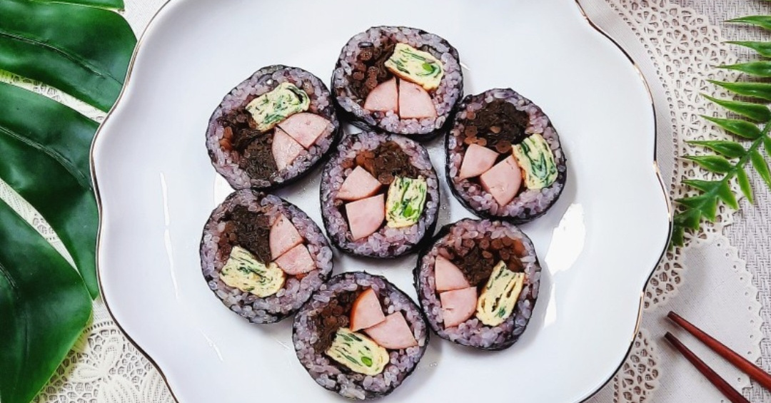 부추김밥 [향긋한 부추 넣고 만든 계란말이! 김밥 속으로 들어가면 향긋함과 고소함이 일품! 깔끔한 집김밥!]