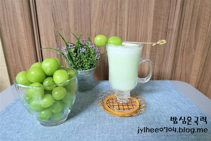 green grapes juice