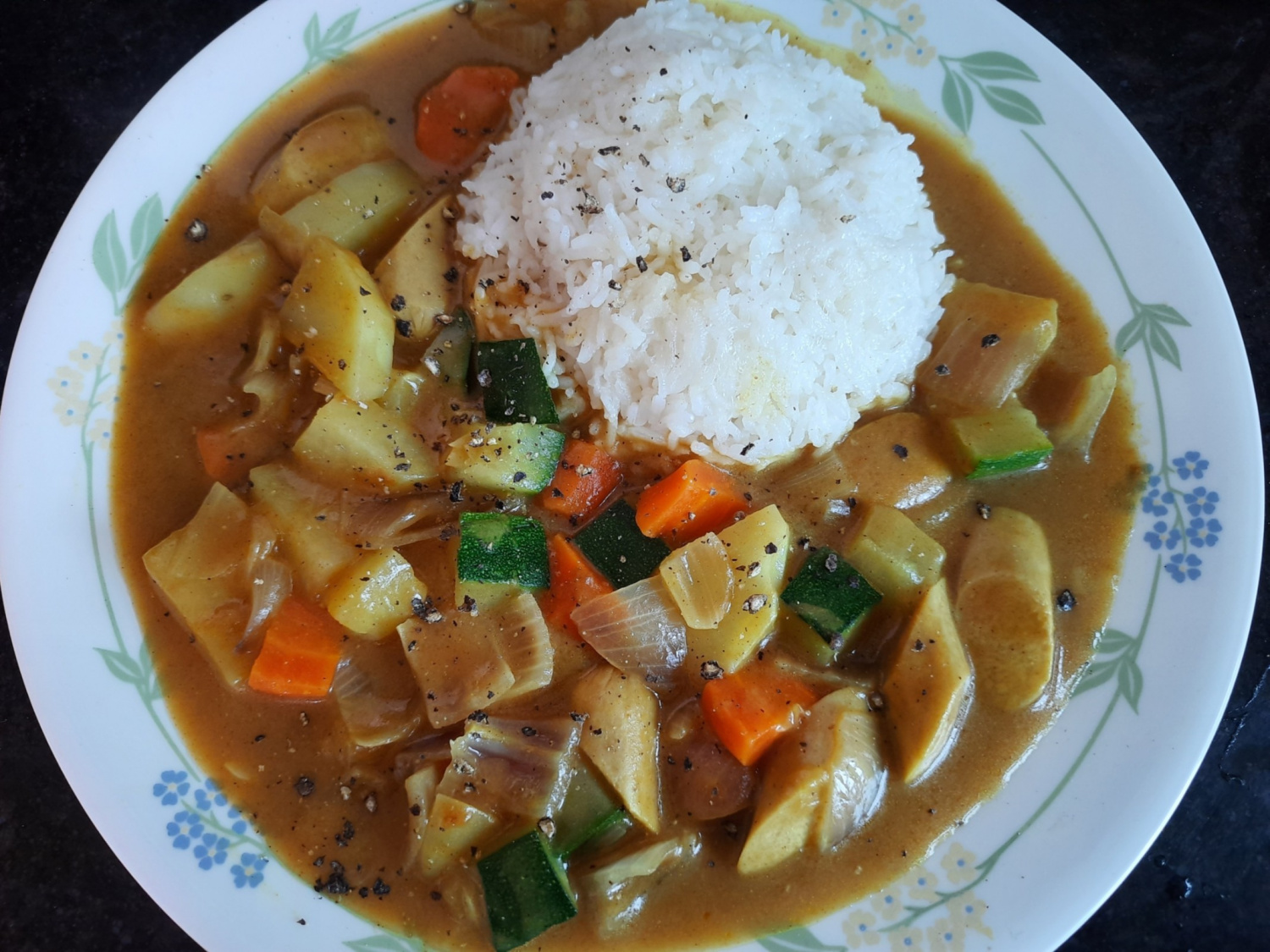 Golden curry in the IP for an easy & comforting Sunday dinner. Rice done in  rice cooker. : r/instantpot