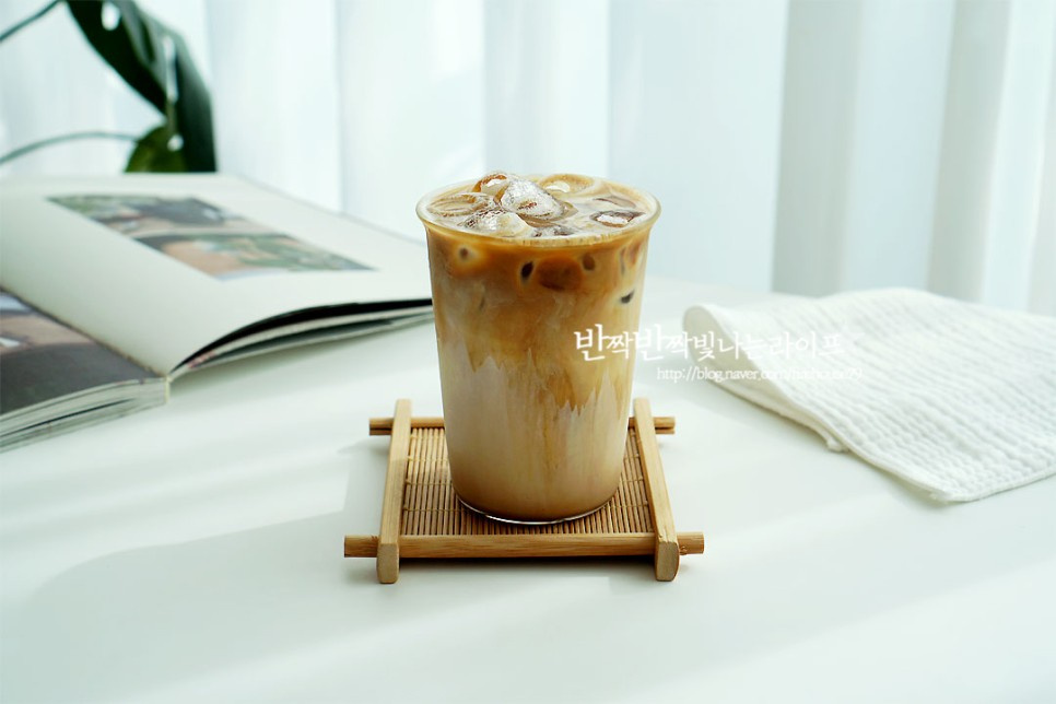 How to Make Iced Latte at Home (A Ridiculously Simple Recipe)