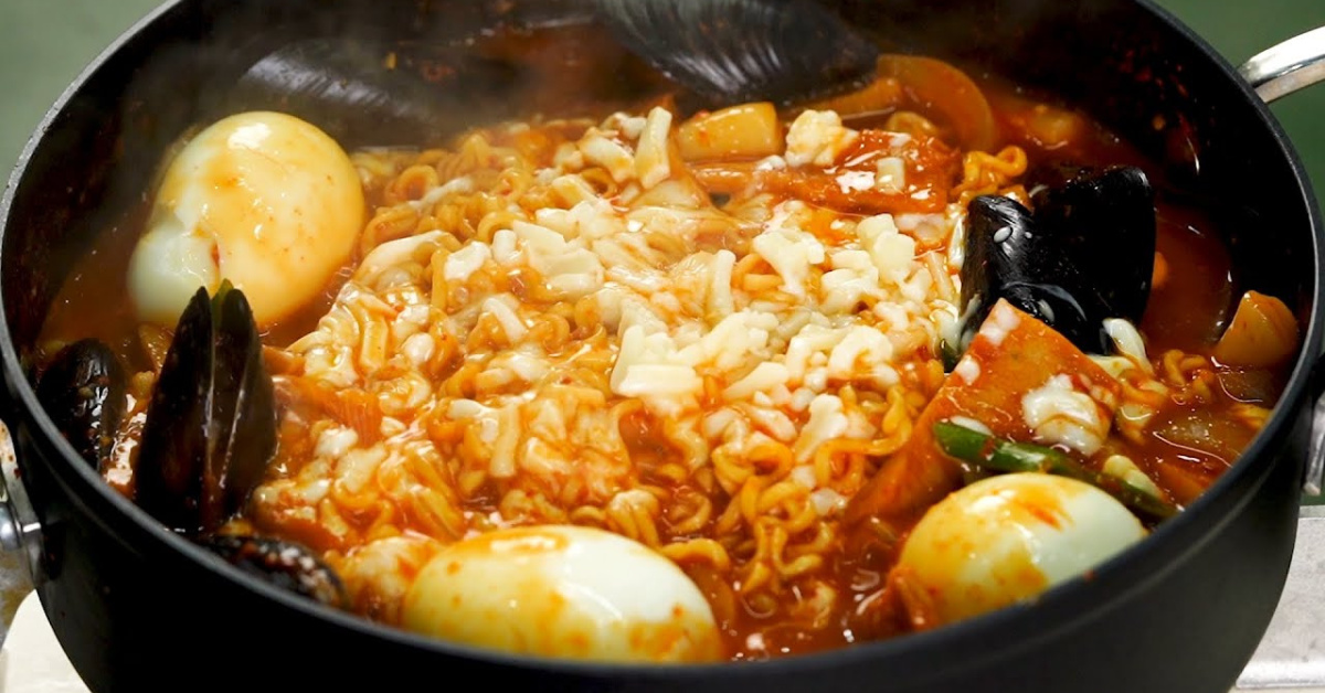해물 넣어서 더 맛있는 김밥천국st 라볶이