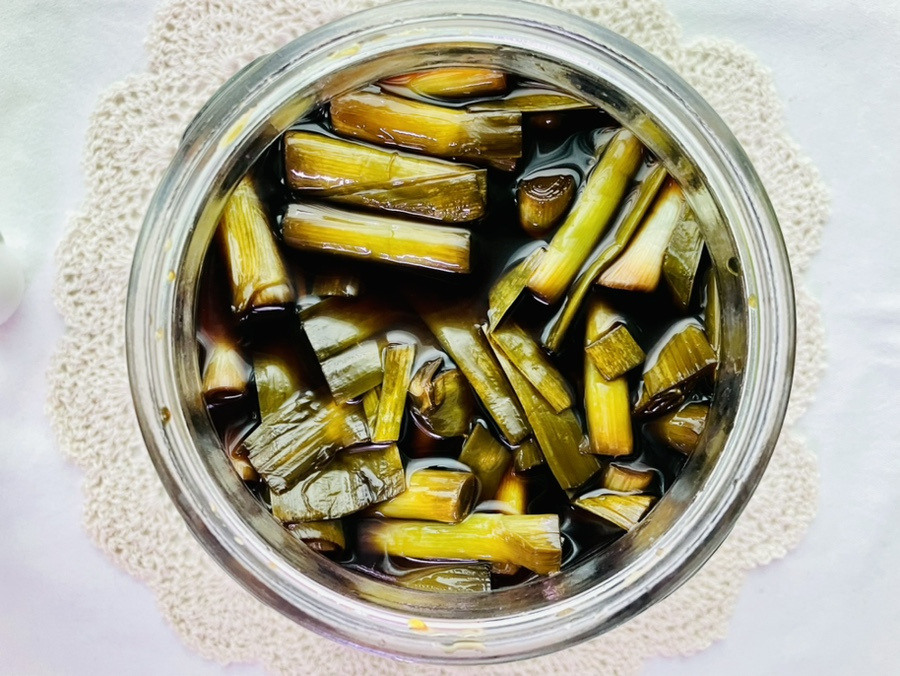 How to make pickled green garlic leaves