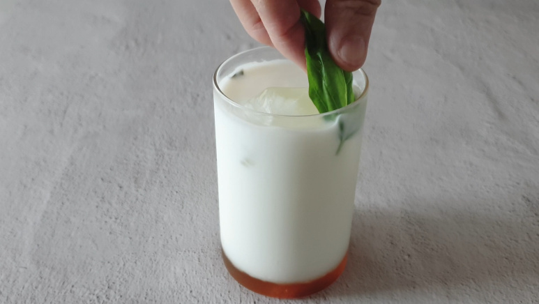 How to use tomato basil syrup. Tomato basil milk with basil leav