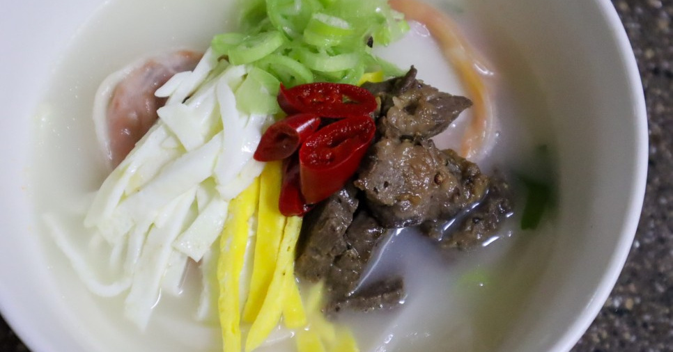 새해음식 떡국 끓이는법 떡국고명 계란지단 소고기 떡국레시피 멸치다시마육수 떡요리