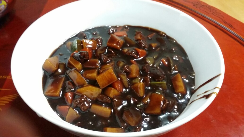 ㅋㅋ오늘은 짜장밥이에요~^^ 좀 달달하니 맛있네요~ 즐거운 저녁식사 하세요~~~♡ 