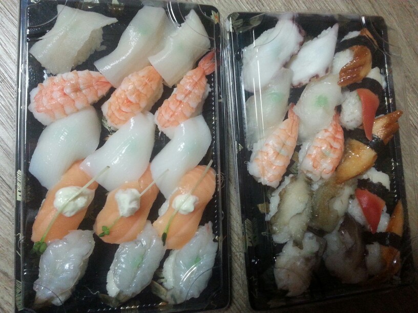 셋째공주가사온초밥 맛나네요~~ 요거이 15천원이라네요~^^ 