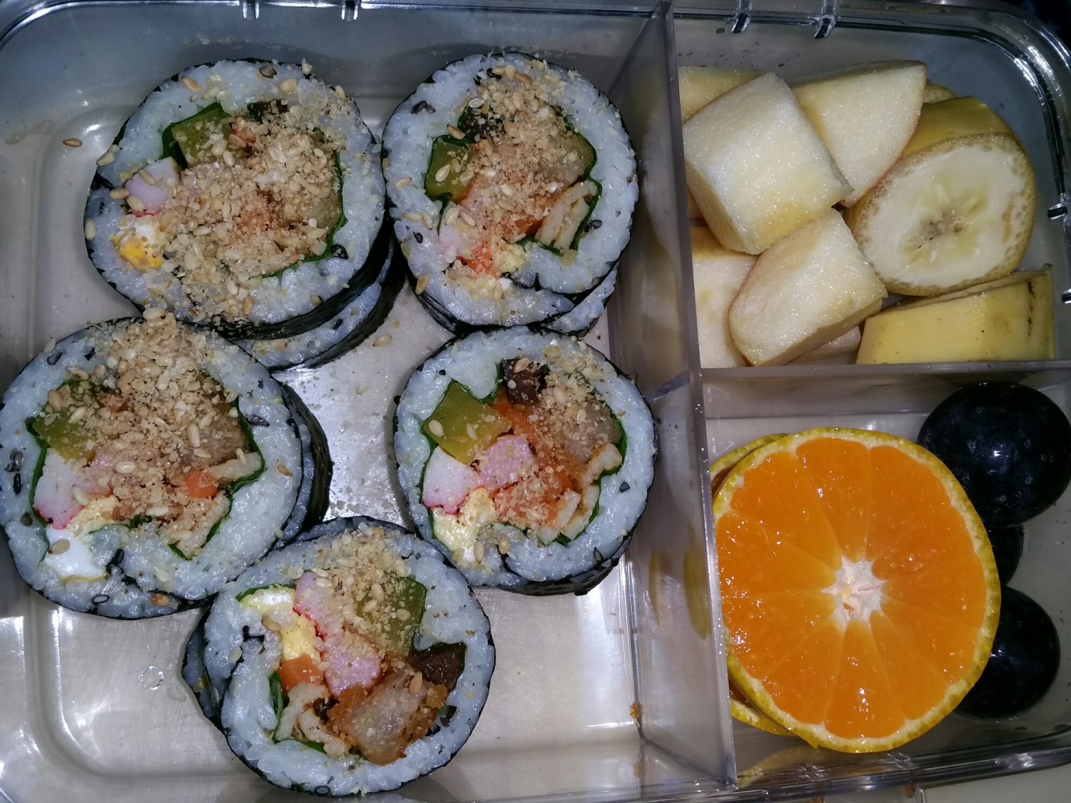 굿모닝입니다~~~~ 오늘은 울아들소풍가는날~~ 김밥과 치킨 과일 음료 과자싸가지고 소풍갑니다~~ 아들 맛나게먹고구경잘하고와~~~사랑해♡♡♡ㅋ 