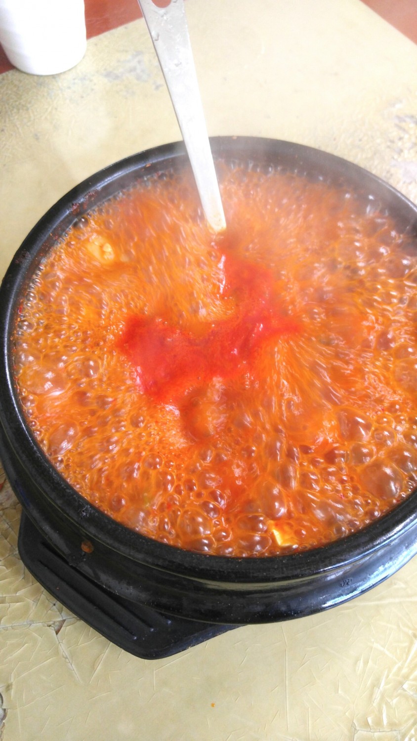 그때는 밥두그릇 뚝딱이였는데 이제는 한공기도 벅차고 맛도 너무자극적이였어요ㅋㅋ 간판이름도 여수댁인데ㅋㅋ 줄서서먹는맛집이에요 