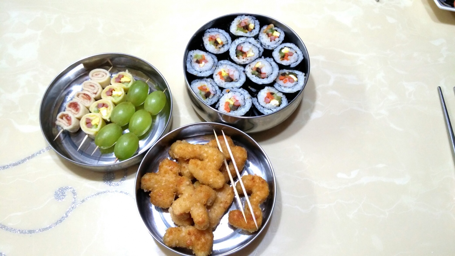 울 아들 초등학교 입학후 처음가는소풍.. 꼬마김밥.청포도.너겟.돌돌말이 샌드위치.. 