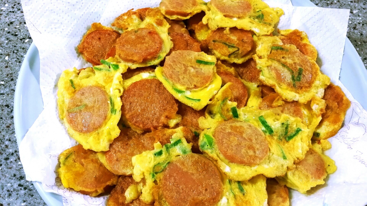옛날 생각나서 소시지부침 해봤네요^^ 