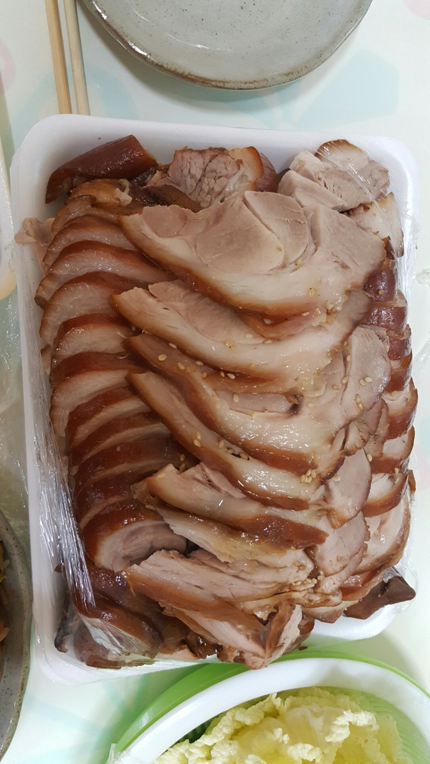오늘저녁 족발로 시내 나갈려는디 비가와서 걍 배달 근디 그냥그냥 그래요 비옴서 무지개가 딱~~ 맛있는건 아닌데 배가 부르니 짜증나요ㅎ... 
