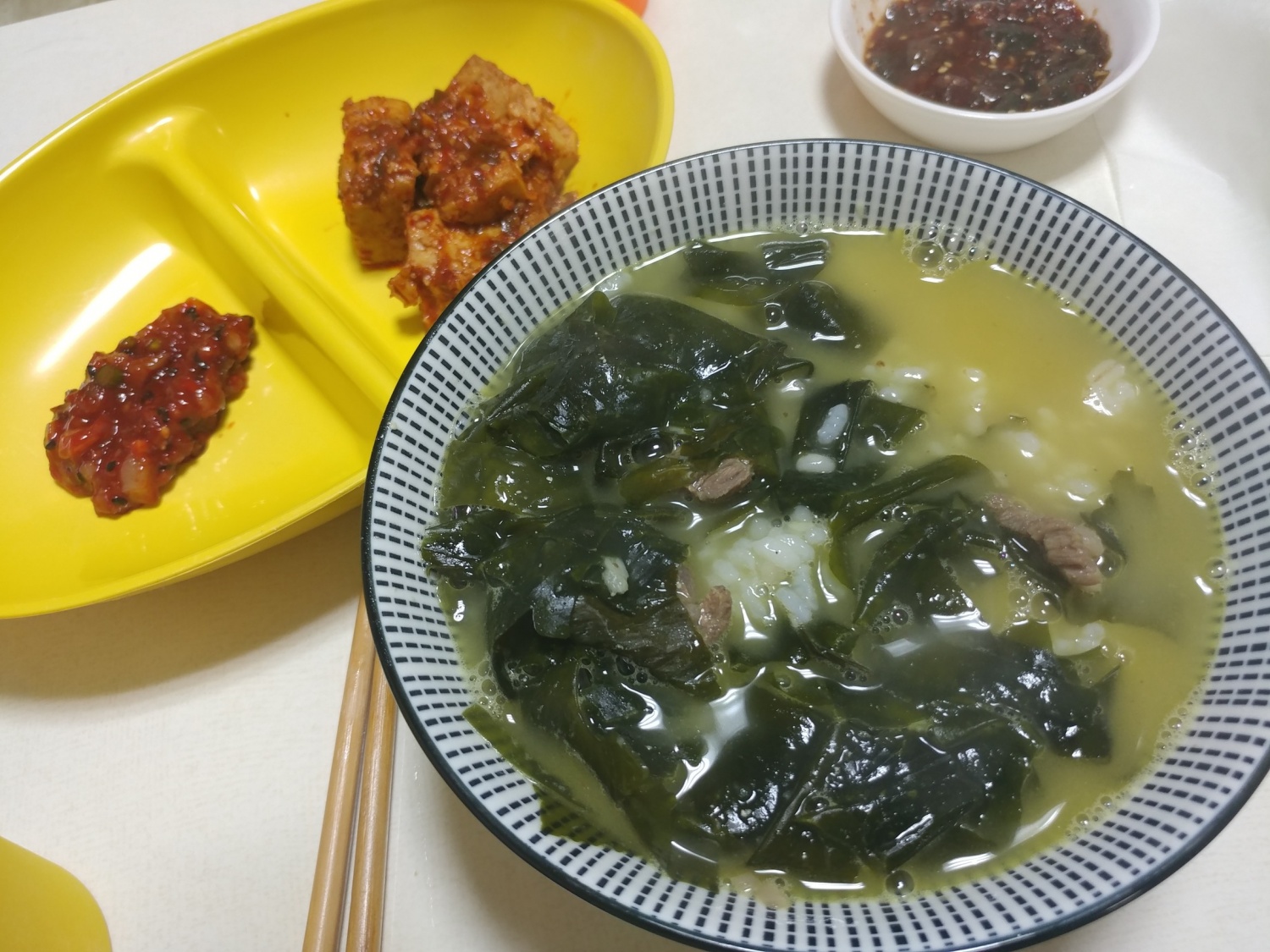 제몫이라죠..ㄷㄷ 계란말이는 내일반찬으로 꺼내서 먹어야겠네욘ㅜㅜㅎㅎ 오늘도 아침맛있게 드시궁 좋은 하루되세요~~^..^ 