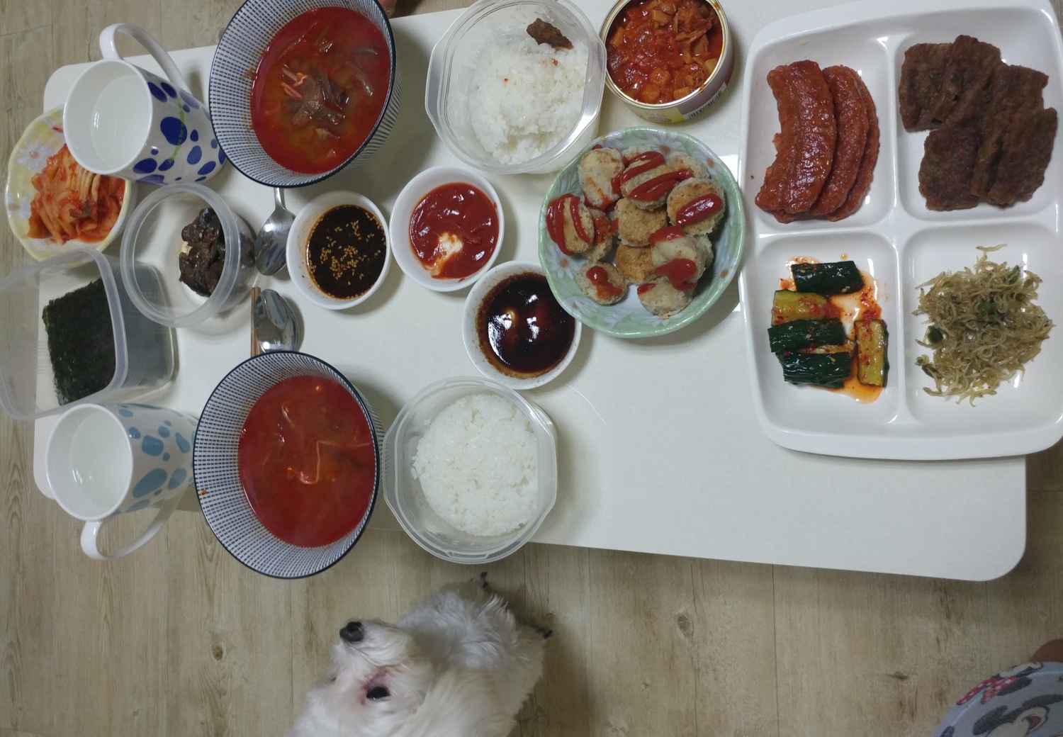 없어서 반찬집가서 사오려고 생각중이였는데 남친도 젓갈같은거없냐고... 집에 뭐있어?반찬사갖고갈까? 내일장보러가까?쉬는날같이가자 이러는데... 