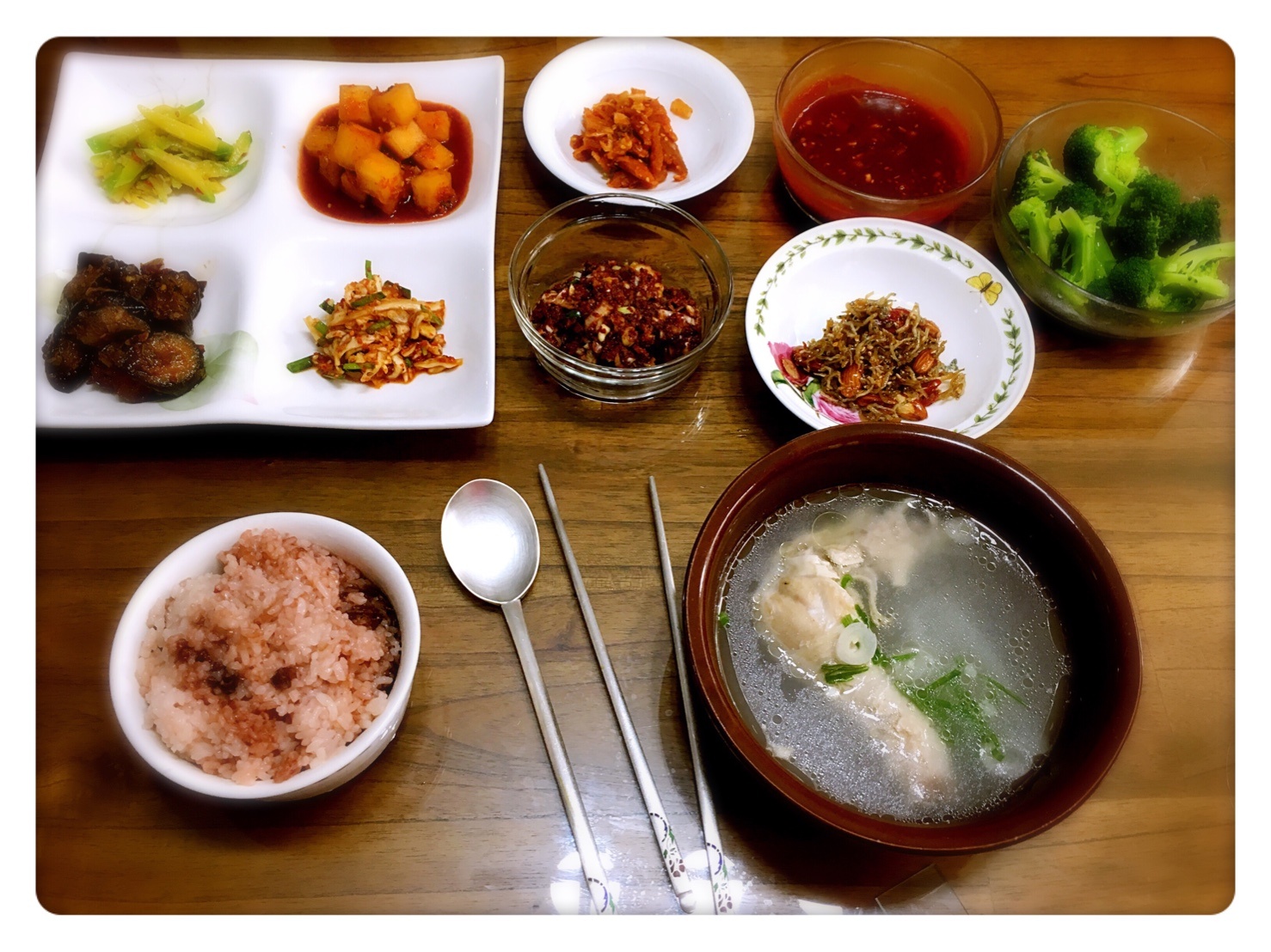 닭한마리 사서 닭곰탕이랑 닭개장 해먹었네요 모두들 맛점하세요~^^ 