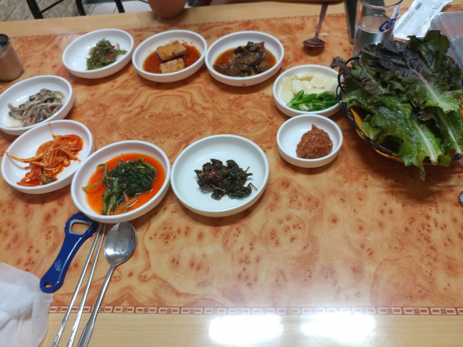 오늘 점심겸 저녁으로 구미장천에 맛집 석쇠불고기 먹구왔어요ㅎㅎ 석쇠도맛있구 밑반찬도 한가득이네요ㅎㅎ 입구들어가는데 다른식당에... 