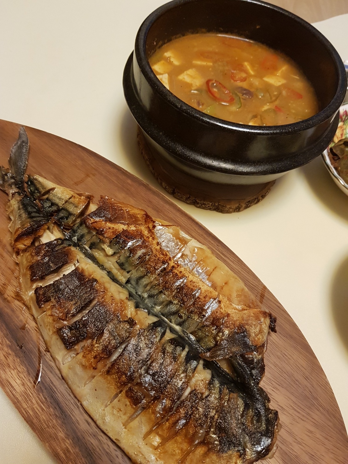 저녁은된장찌개에 고등어구이네요 
