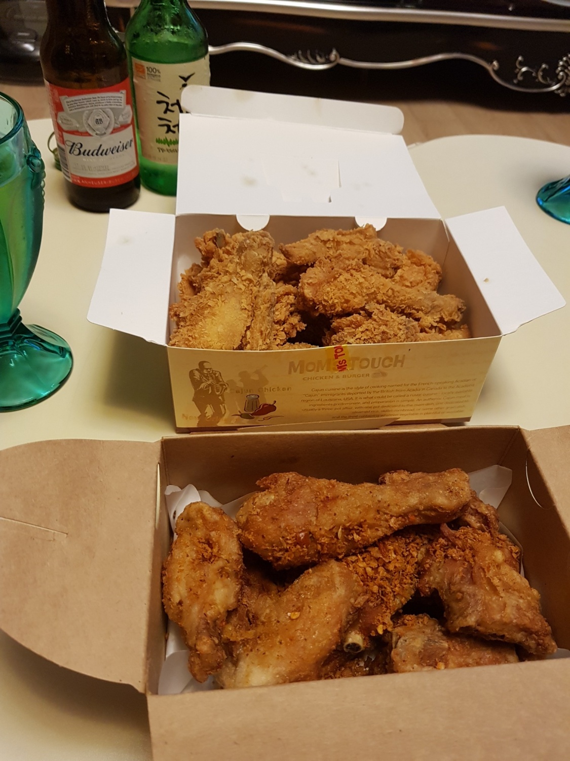 넘 귀찮아 저녁은 치맥~~ 맘스터치 통치킨.후레이크핫치킨^^ 오뎅탕만끊여먹네요 