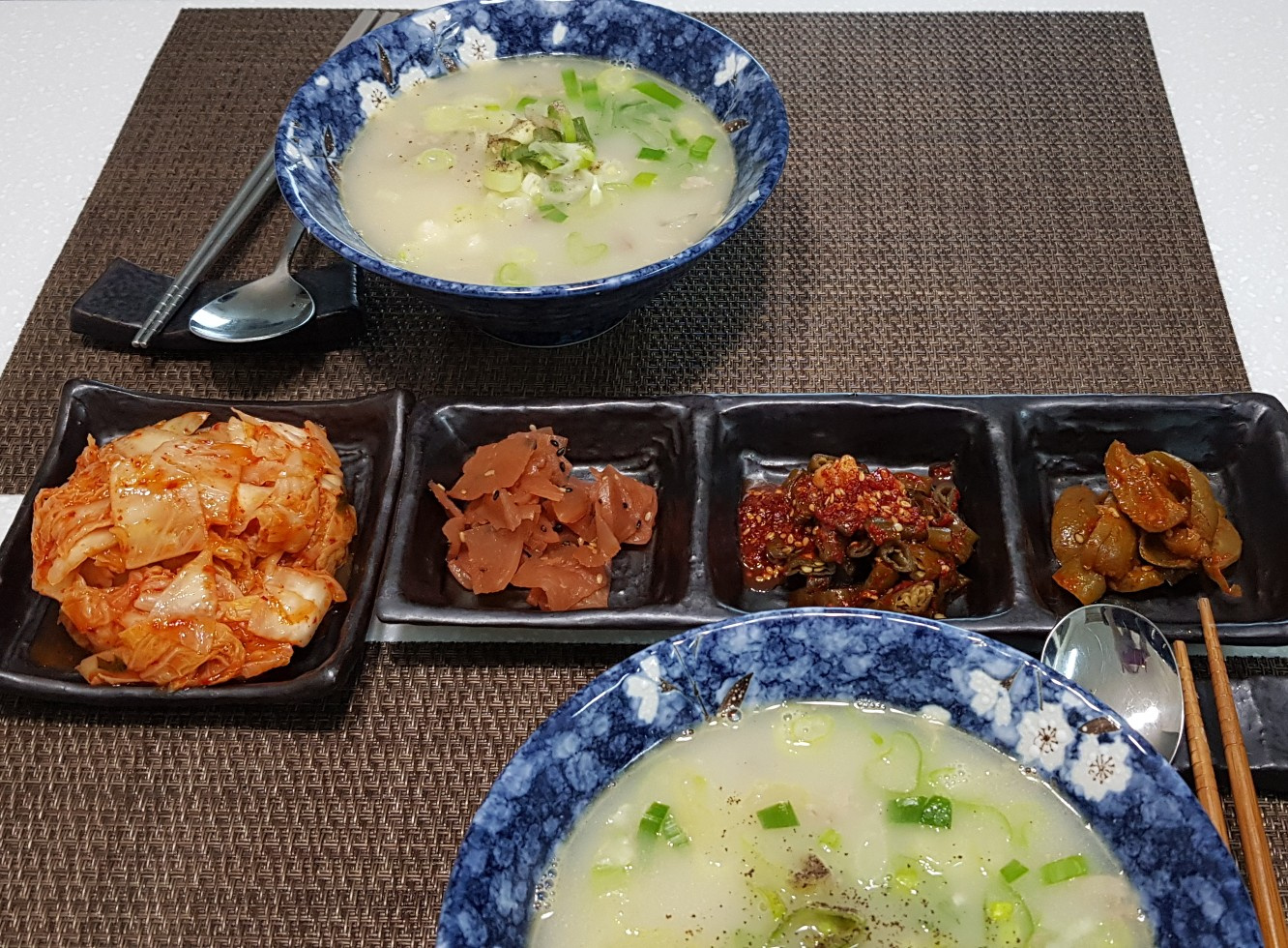 아침은 설렁탕으로...깅치만 놓고 해결요ㅋ 점심은 마트갔다 사온 고등어조림.언양불고기. 계란찜만해서 해결해요~~😅😅😅😅 여행다녀와 어제... 