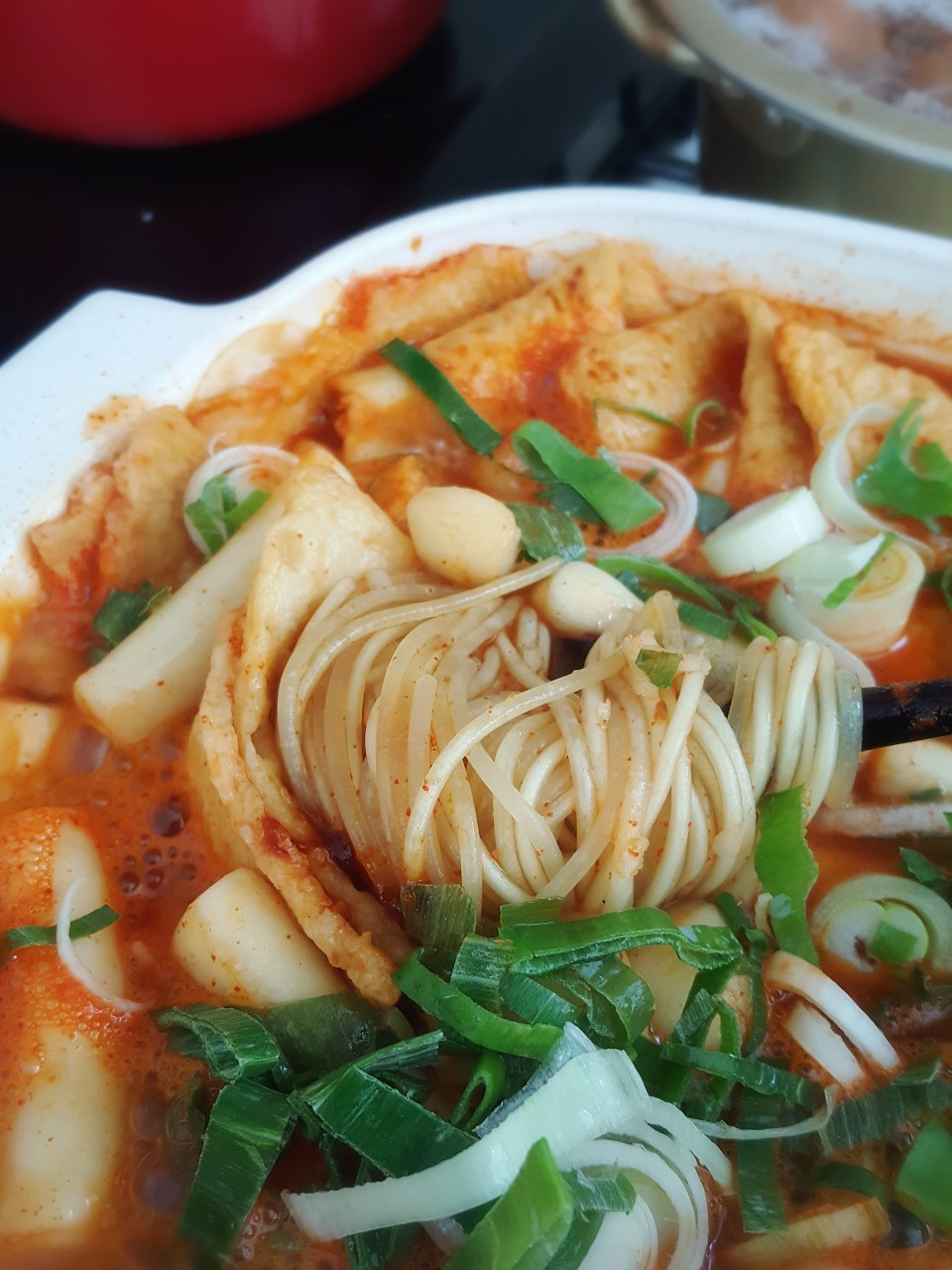 사랑가득밥상 (스피드요리)친구집에서 놀다 온 엄마가 후딱 차린 분식 한상  안녕하세요.오늘은 친구들 모이는 날.. 좀 멀리 떨어진 친구가 오늘... 
